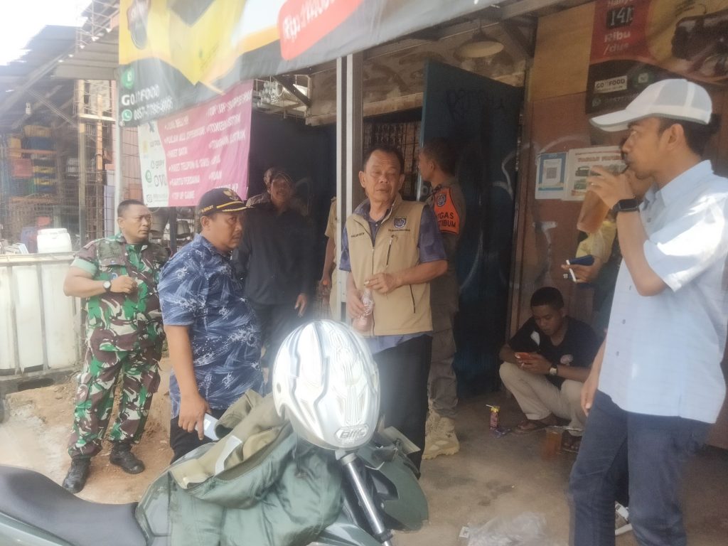 Lurah bersama Babinsa, Bhabinkamtibmas dan para RW Grebek penjual Obat Tramadol