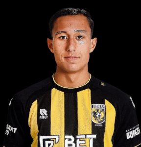 Miliano Jonathans, pesepak bola muda keturunan Indonesia asal Depok yang kini memperkuat FC Utrecht, Belanda. Kehadirannya diharapkan menjadi inspirasi bagi generasi muda Kota Depok untuk semakin mencintai olahraga dan berprestasi.