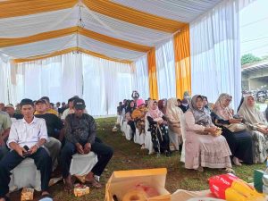 Para ketua RT RW dan warga masyarakat
