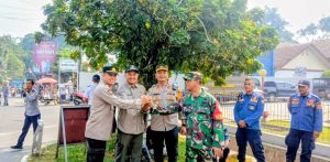 Sinergi TNI-Polri dan Pemkab Bogor Tertibkan 40 Bangunan Liar di Atas Saluran Irigasi Desa Cogreg