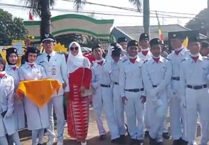 Semarak HUT RI ke-81, Upacara Bendera RW 08 Pengasinan Berlangsung Khidmat, Dilanjutkan Karnaval Budaya